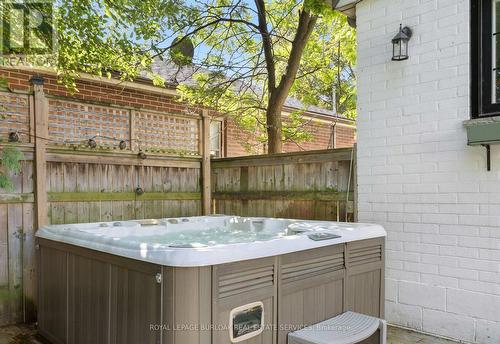 519 Regina Drive, Burlington, ON - Outdoor With Exterior