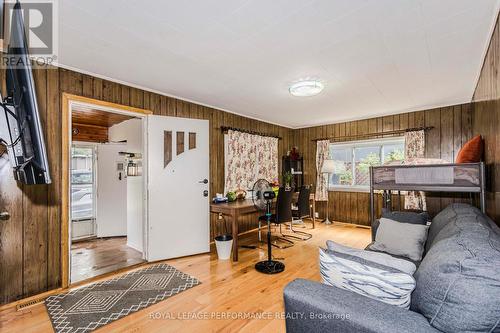98 Boyce Avenue, Ottawa, ON - Indoor Photo Showing Living Room