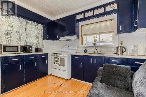 98 Boyce Avenue, Ottawa, ON - Indoor Photo Showing Kitchen