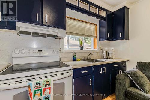 98 Boyce Avenue, Ottawa, ON - Indoor Photo Showing Kitchen