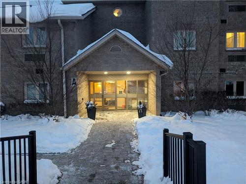 3050 PINEMEADOW Drive Unit# 16  Burlington, ON L7M 3X5