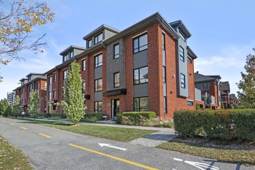 3670 Rue des Francs-Bourgeois  Boisbriand, QC J7H 0C6