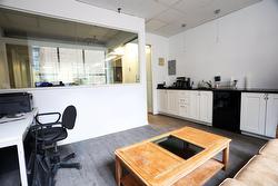 240-4010 Rue Ste-Catherine O.  Westmount, QC H3Z 1P2