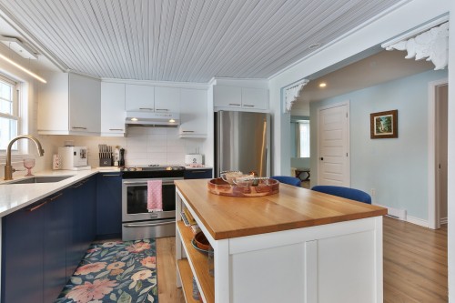 Cuisine - 357 Rue Jean-Talon, Saint-Jean-Sur-Richelieu, QC - Indoor Photo Showing Kitchen With Upgraded Kitchen