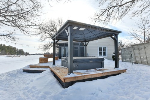 Spa - 357 Rue Jean-Talon, Saint-Jean-Sur-Richelieu, QC - Outdoor