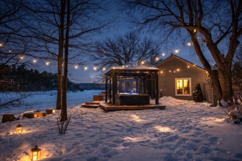 Cour - 357 Rue Jean-Talon, Saint-Jean-Sur-Richelieu, QC - Outdoor With Body Of Water With View