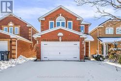 71 RAVENSCLIFFE COURT  Brampton, ON L6X 4N9