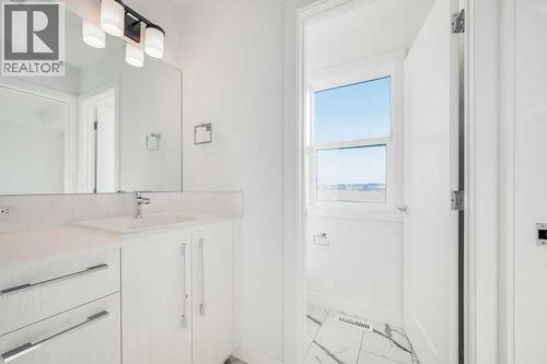 293 Dawson Way, Chestermere, AB - Indoor Photo Showing Bathroom