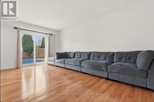 6486 Edenwood Drive, Mississauga, ON - Indoor Photo Showing Living Room