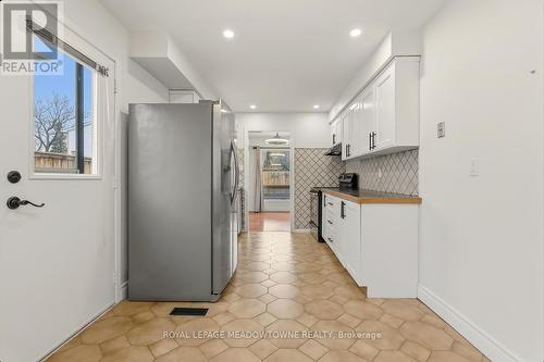 6486 Edenwood Drive, Mississauga, ON - Indoor Photo Showing Kitchen