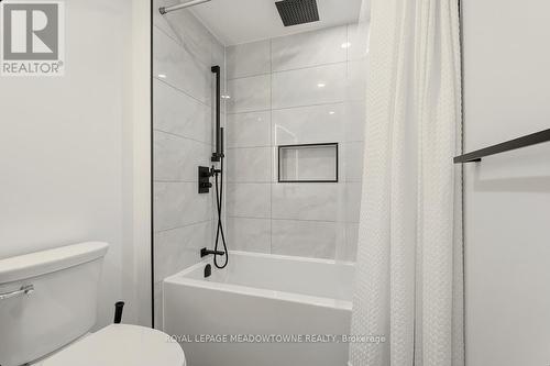 6486 Edenwood Drive, Mississauga, ON - Indoor Photo Showing Bathroom