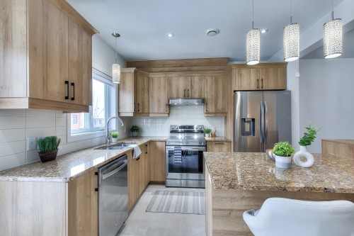 Cuisine - 434 Rue Étienne-Lavoie, Laval (Sainte-Dorothée), QC - Indoor Photo Showing Kitchen With Upgraded Kitchen