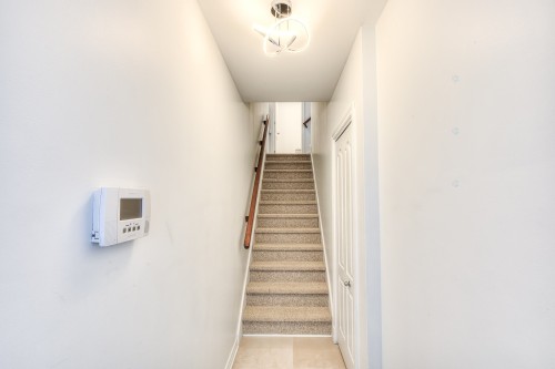 Hall d'entrée/Vestibule - 434 Rue Étienne-Lavoie, Laval (Sainte-Dorothée), QC - Indoor Photo Showing Other Room