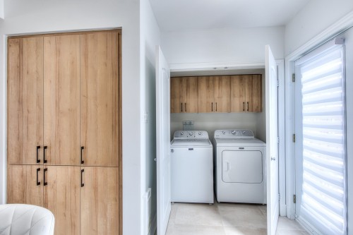 Salle de lavage - 434 Rue Étienne-Lavoie, Laval (Sainte-Dorothée), QC - Indoor Photo Showing Laundry Room