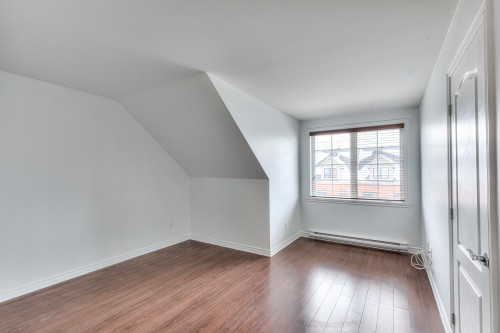 Chambre à coucher - 434 Rue Étienne-Lavoie, Laval (Sainte-Dorothée), QC - Indoor Photo Showing Other Room