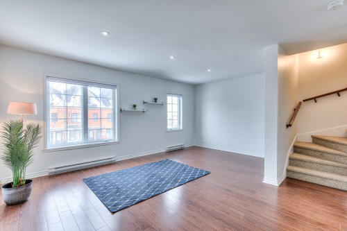 Salon - 434 Rue Étienne-Lavoie, Laval (Sainte-Dorothée), QC - Indoor Photo Showing Other Room