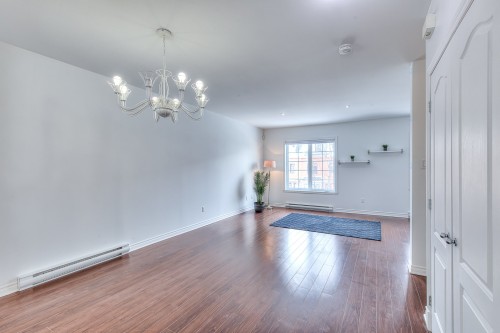 Vue d'ensemble - 434 Rue Étienne-Lavoie, Laval (Sainte-Dorothée), QC - Indoor Photo Showing Other Room