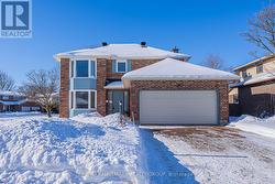 52 THARE CRESCENT  Ottawa, ON K2J 2P5