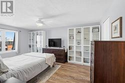 Large, bright primary room - 