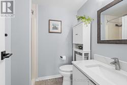 Ensuite bath - 