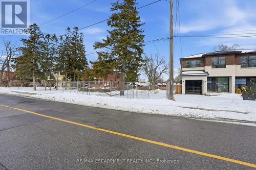 19B Broadview Avenue, Mississauga, ON 
