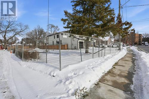 19B Broadview Avenue, Mississauga, ON 