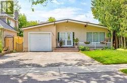 196 NELSON STREET W  Oakville, ON L6L 3J5