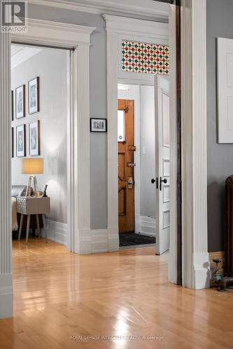 Beautiful front entrance to 553 Gilmour! - 553 Gilmour Street, Ottawa, ON - Indoor Photo Showing Other Room