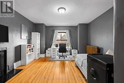 Oversized 4th bedroom - 