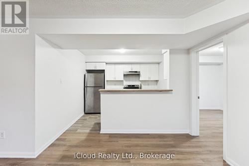 193 - 250 Sunny Meadow Boulevard, Brampton, ON - Indoor Photo Showing Kitchen