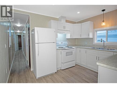 Mobile Home Renovated kitchen Creston - 1421 Erickson Road Unit# 21, Creston, BC 