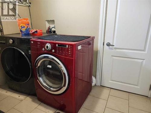 403 11 Street E, Drumheller, AB - Indoor Photo Showing Laundry Room