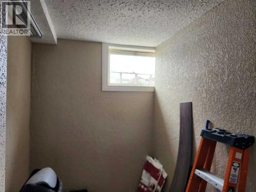 403 11 Street E, Drumheller, AB - Indoor