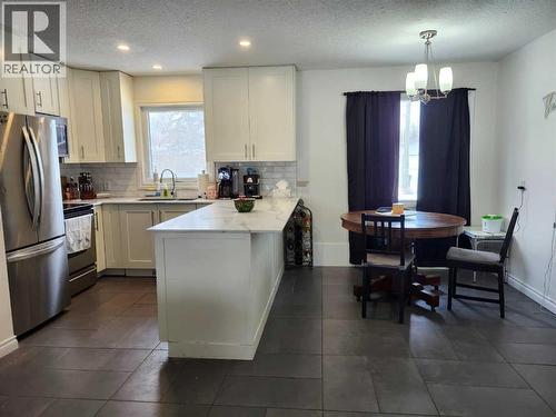 403 11 Street E, Drumheller, AB - Indoor Photo Showing Kitchen
