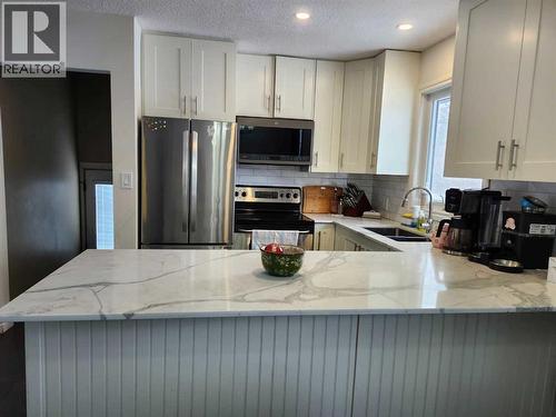 403 11 Street E, Drumheller, AB - Indoor Photo Showing Kitchen With Double Sink With Upgraded Kitchen