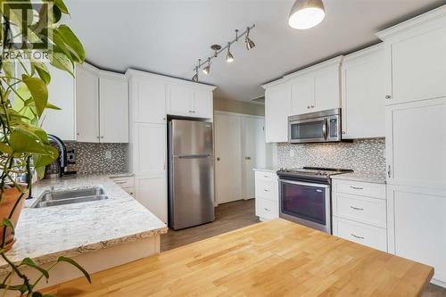 4351 70 Street Nw, Calgary, AB - Indoor Photo Showing Kitchen With Stainless Steel Kitchen With Double Sink With Upgraded Kitchen