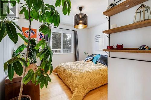 4351 70 Street Nw, Calgary, AB - Indoor Photo Showing Bedroom
