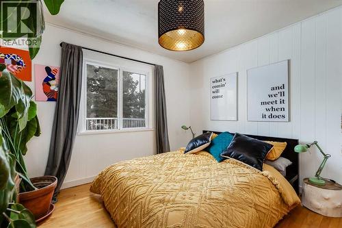 4351 70 Street Nw, Calgary, AB - Indoor Photo Showing Bedroom