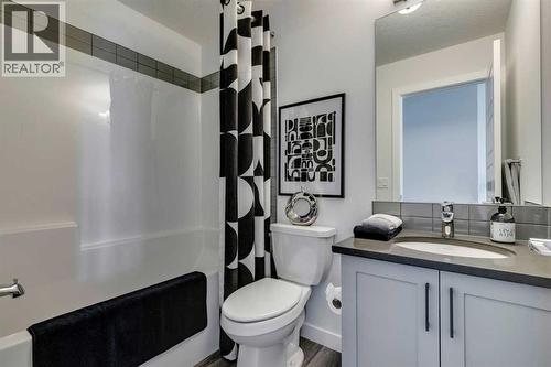 592 Buffaloberry Manor Se, Calgary, AB - Indoor Photo Showing Bathroom