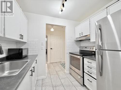 217 - 737 Deveron Crescent, London South (South T), ON - Indoor Photo Showing Kitchen