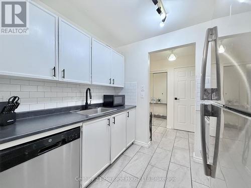217 - 737 Deveron Crescent, London South (South T), ON - Indoor Photo Showing Kitchen
