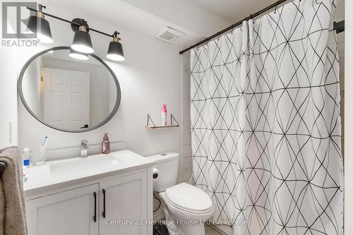 217 - 737 Deveron Crescent, London South (South T), ON - Indoor Photo Showing Bathroom