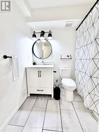 217 - 737 Deveron Crescent, London South (South T), ON - Indoor Photo Showing Bathroom