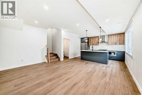 1729 31 Street Sw, Calgary, AB - Indoor Photo Showing Kitchen