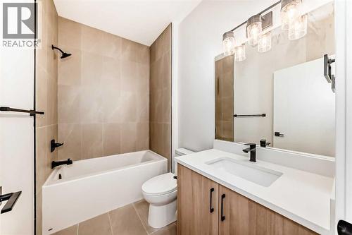 1729 31 Street Sw, Calgary, AB - Indoor Photo Showing Bathroom