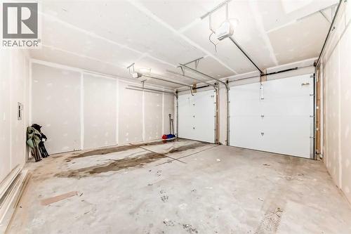 1729 31 Street Sw, Calgary, AB - Indoor Photo Showing Garage