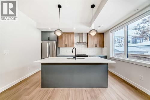 1729 31 Street Sw, Calgary, AB - Indoor Photo Showing Kitchen With Upgraded Kitchen