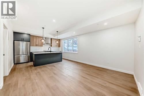 1729 31 Street Sw, Calgary, AB - Indoor Photo Showing Kitchen