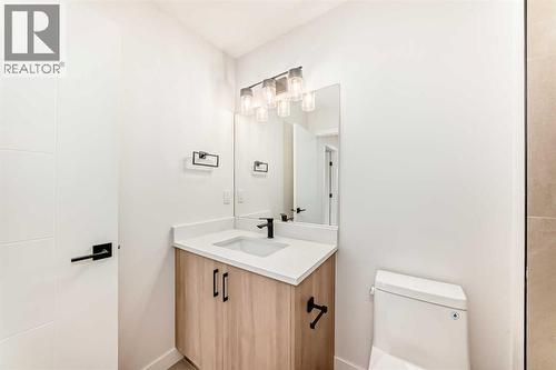 1729 31 Street Sw, Calgary, AB - Indoor Photo Showing Bathroom