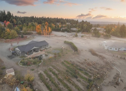 1700 Warn Way, Qualicum Beach, BC 